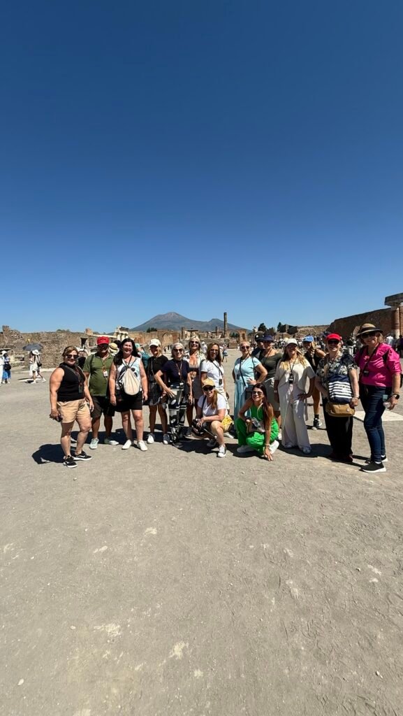 Viajar sozinho ou em grupo pela Costa Amalfitana: qual experiência faz mais sentido?